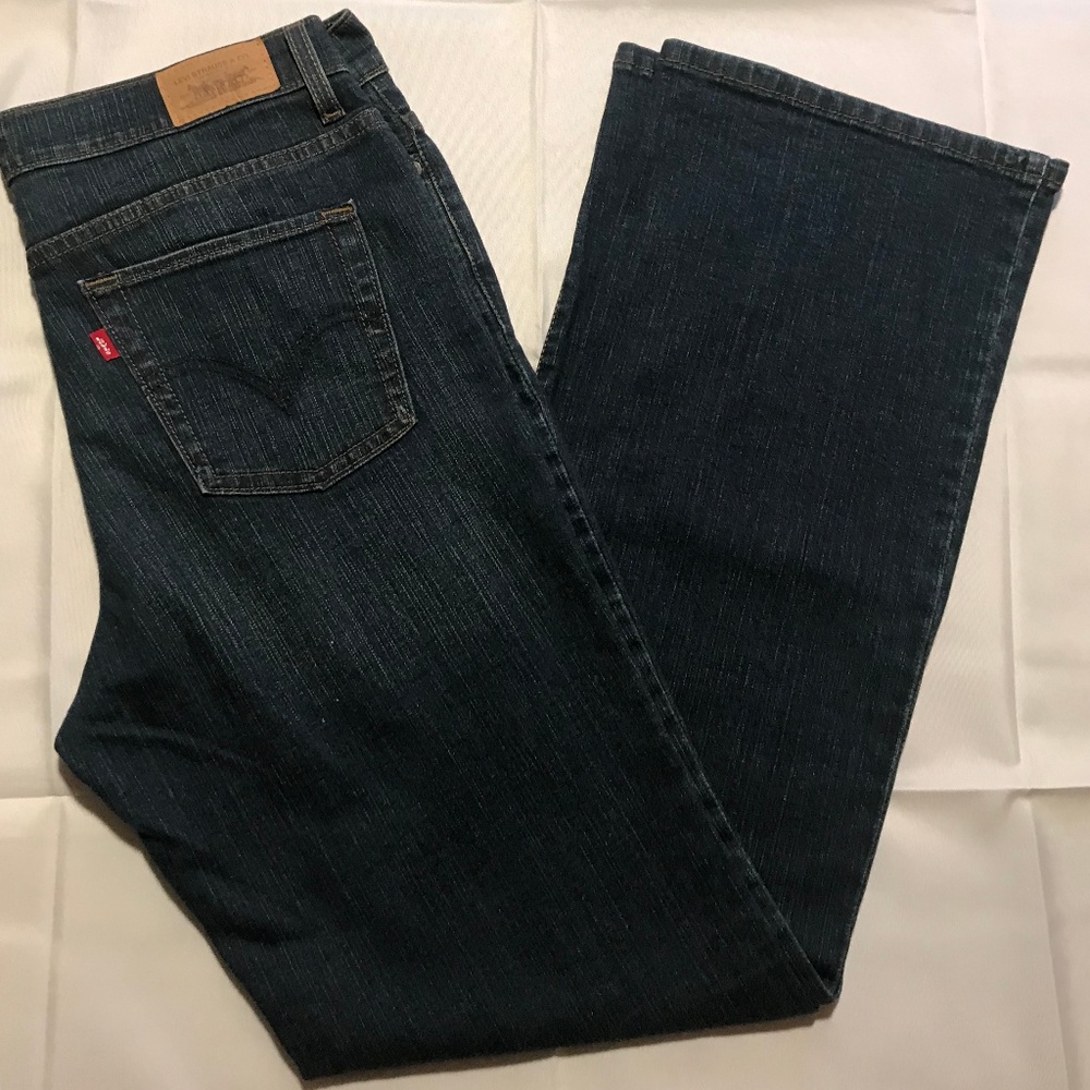Levi's | Dark 512 Perfectly Slimming Boot Cut 10M